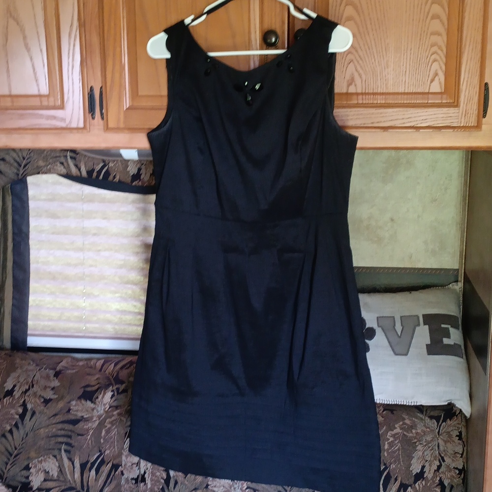Ladies size 12 black sleeveless Emma Michele mid length cocktail dress